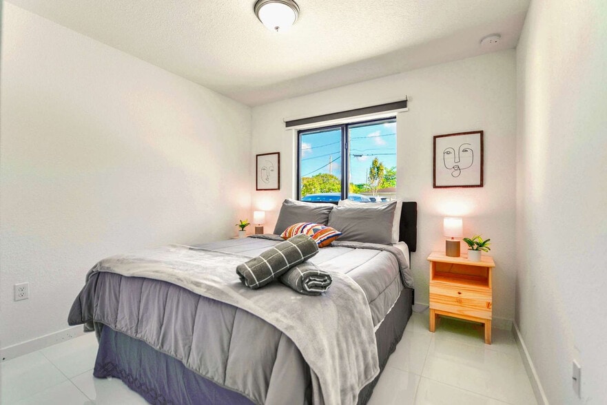 Building Photo - 2110 NW 66th St