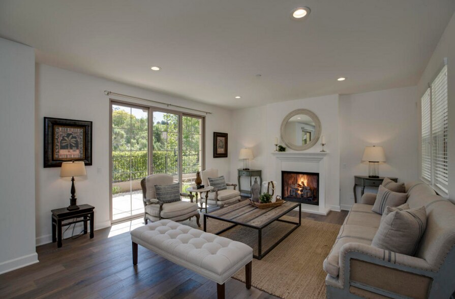 Building Photo - 220 Sanderling Ln