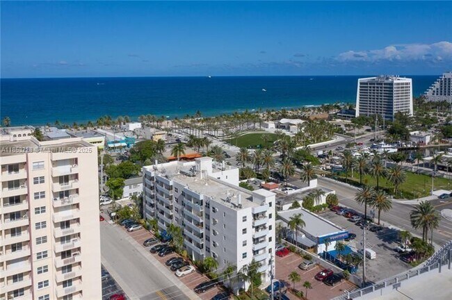 Building Photo - 2900 Banyan St