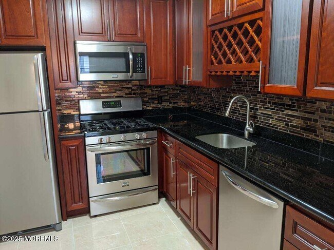 Building Photo - 94 Azalea Cir