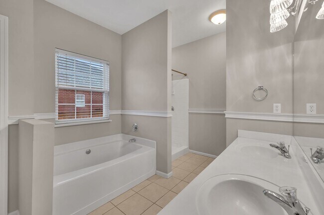 Building Photo - Spotless home for rent in sought after Fie...