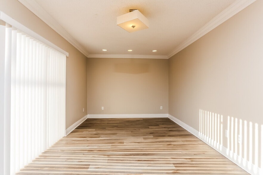 Building Photo - 848 NW 98th Ave
