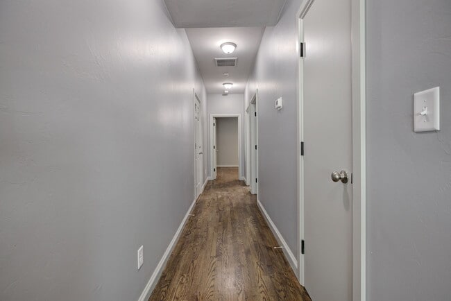 Building Photo - 1219 Leslie Ln