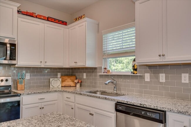Building Photo - 108 Adelle Ct