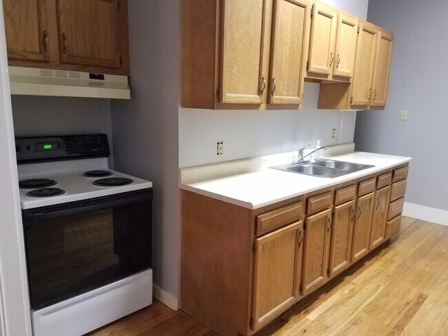 Building Photo - 301 S Broad St