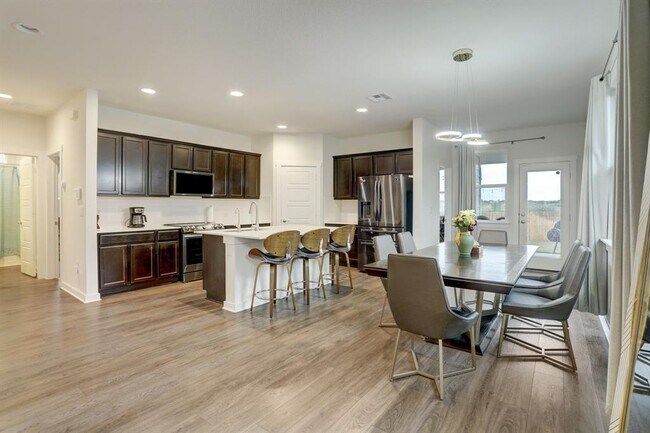 Building Photo - 113 Filifera Ct