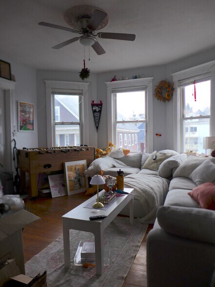 Building Photo - 12 Cherokee St