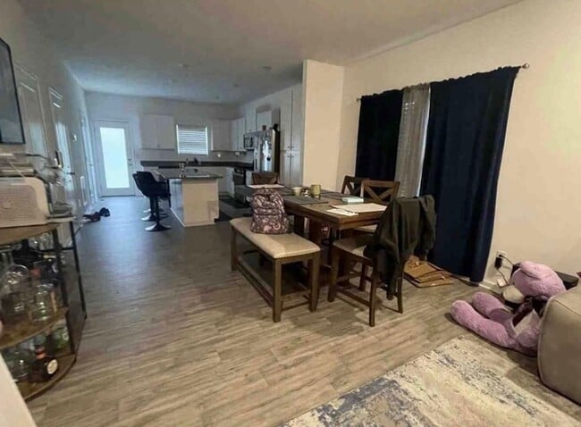 Building Photo - Updated 3 Bed, 2.5 Bath Home in Lane-Wooster Area