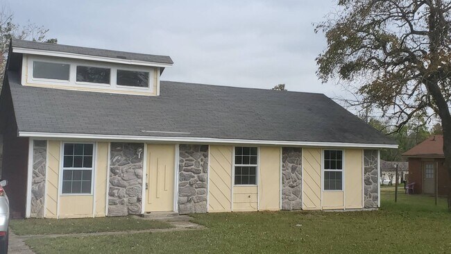 Building Photo - 3357 Meadow Ln