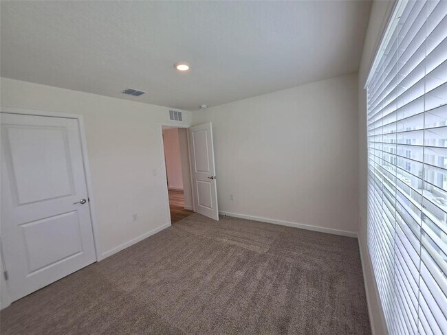 Building Photo - 4631 SW 88 Pl