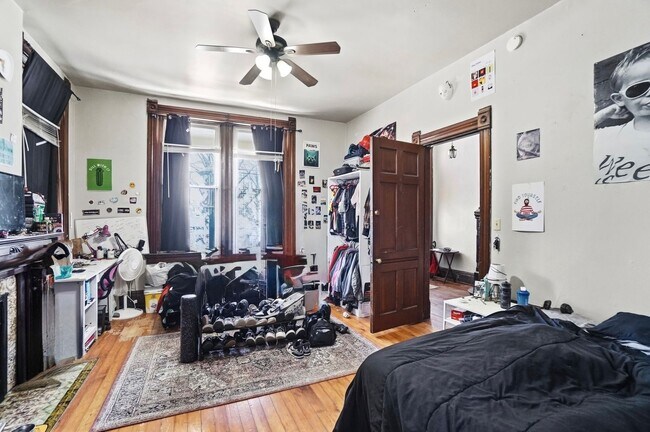 Building Photo - 7 bed/2 bath on Rohs St., Mins. from UC for Only $600/pp ($4,200/mo)! $250 SIGN ON BONUS FOR LTO!!!