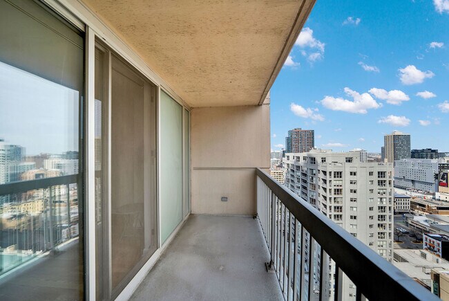 Building Photo - 545 N Dearborn St