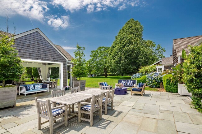 Building Photo - 265 Mecox Road