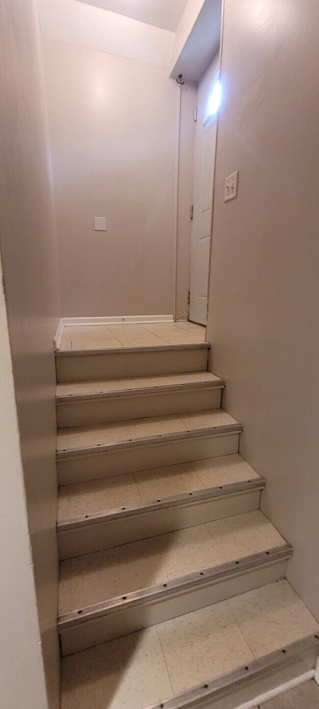 Building Photo - 4039 N Long Ave