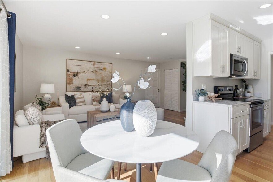 Building Photo - 280 Easy St