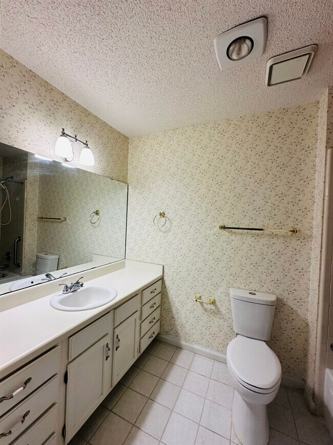 Building Photo - 3708 Longchamp Cir