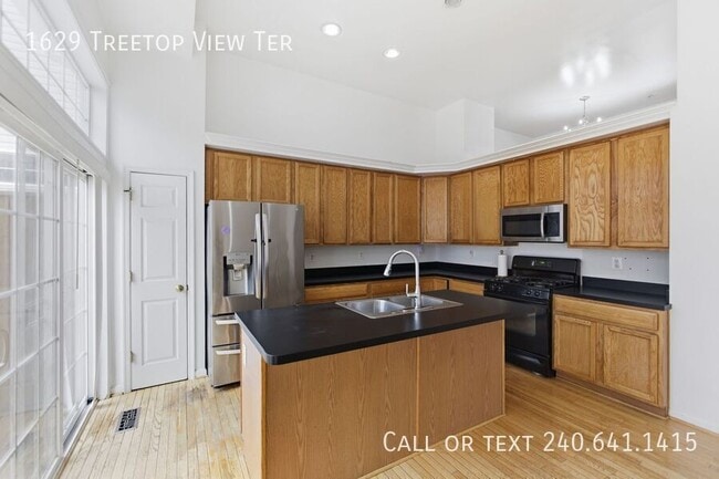 Building Photo - 1629 Treetop View Terrace