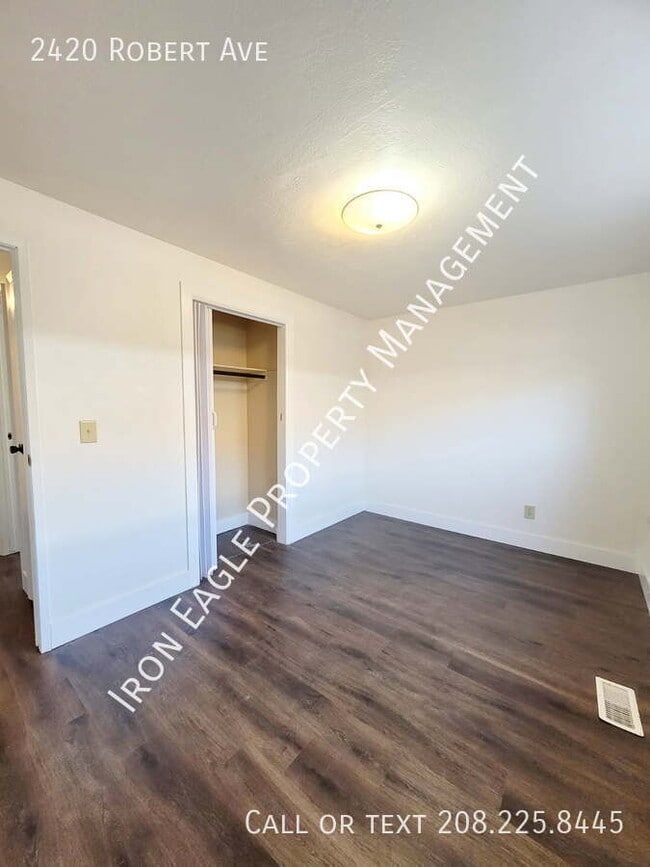 Building Photo - 2420 Robert Ave