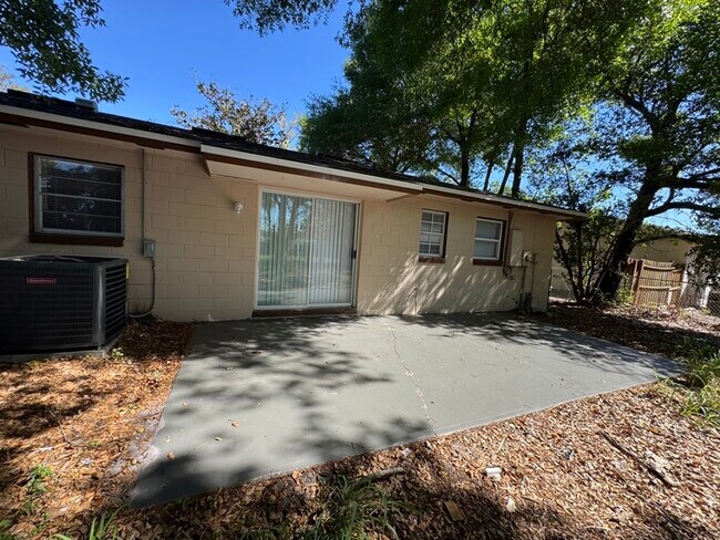 Building Photo - 4566 Chateau Rd