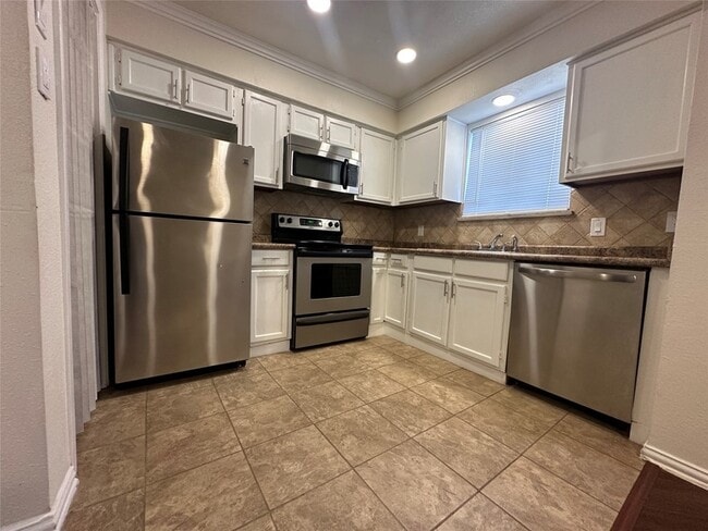 Building Photo - 1600 Pecan Chase Cir