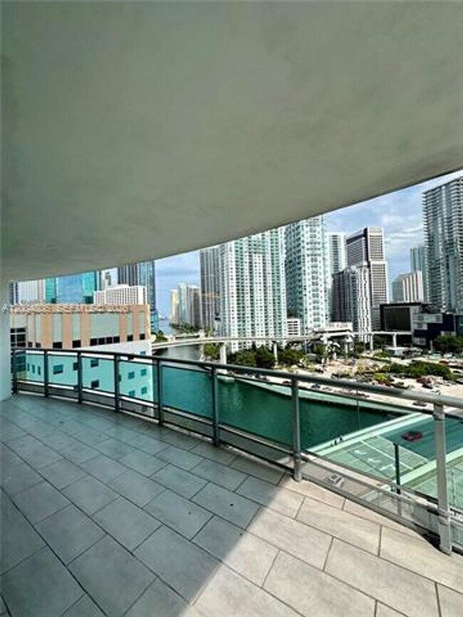 Building Photo - 350 S Miami Ave