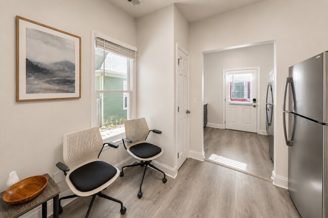 Building Photo - 865 White St SW