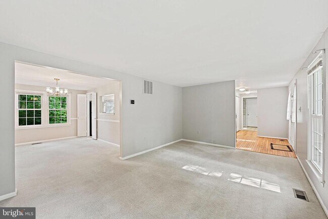 Building Photo - 5847 New England Woods Dr