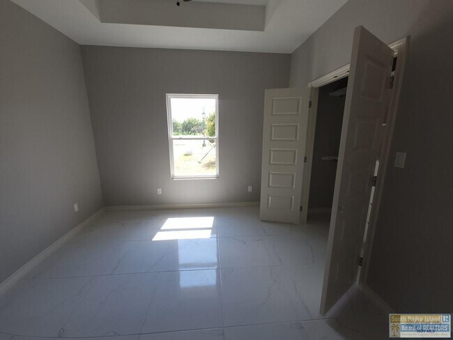 Building Photo - 108 Avenida Escandon