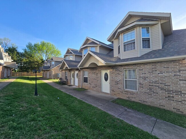 Building Photo - 1401 Frosty Dr