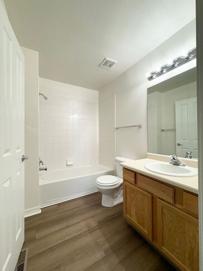 Building Photo - 2 Bedroom, 1.5 Bathroom Condo Only Seconds...