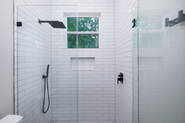 Building Photo - 354 Peach Pt Ln