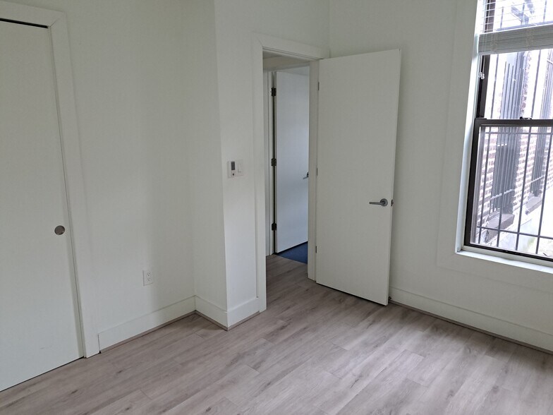 Bedroom with adjacent Bath - 1339 14th St NW