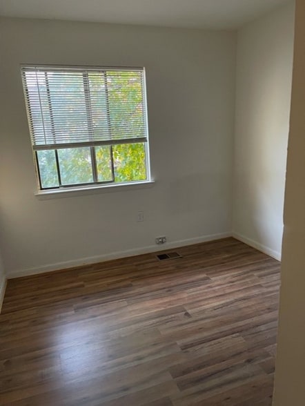 Building Photo - 8000 Jinetes Ct