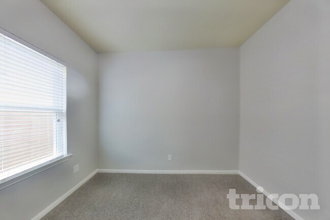 Building Photo - 2122 Hackberry Bank Ln
