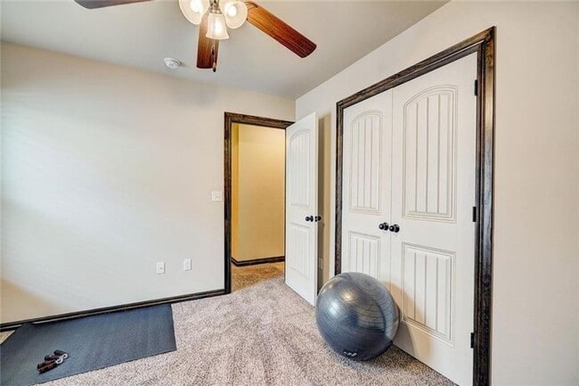 Building Photo - St James Park Home in Norman - Community Pool!  Available in April!