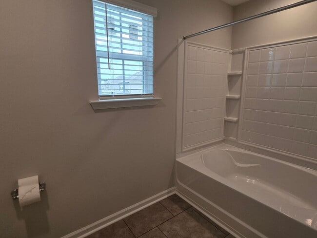 Building Photo - 57 Oakmont Dr