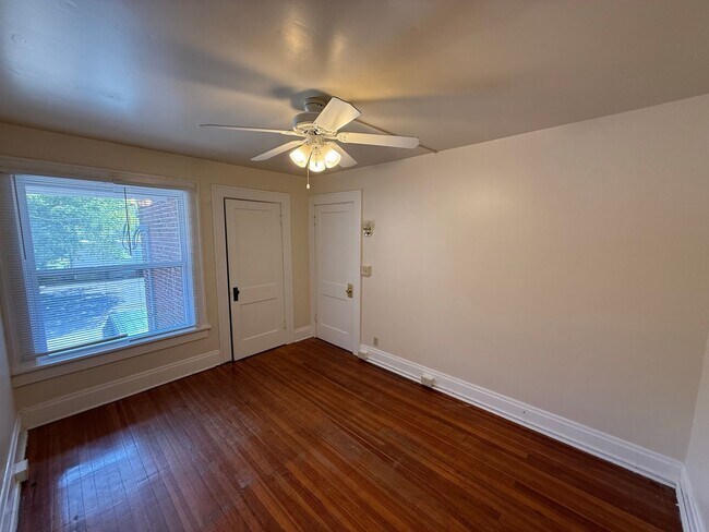 Building Photo - 2112-2120 Indianola Ave.