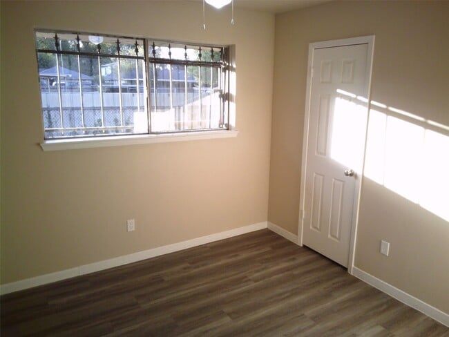 Building Photo - 11642 Harrow St