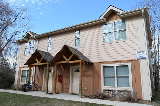 Interior Photo - Highland Woods III