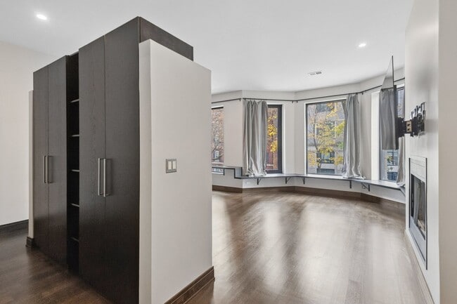 Building Photo - 44 E Cedar St