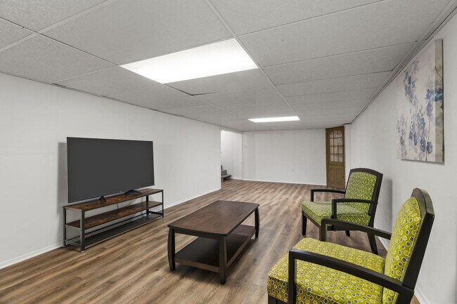 Building Photo - 11814 Flushing Dr