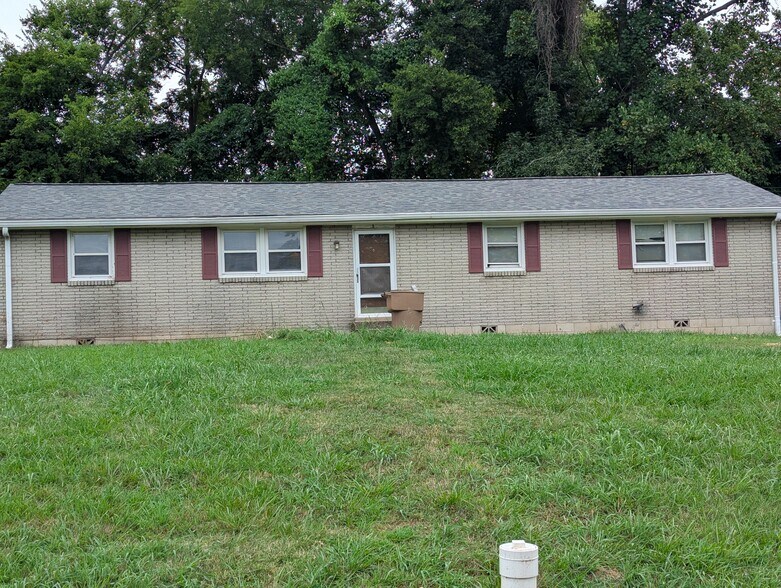 Building Photo - 620A Claridge Dr