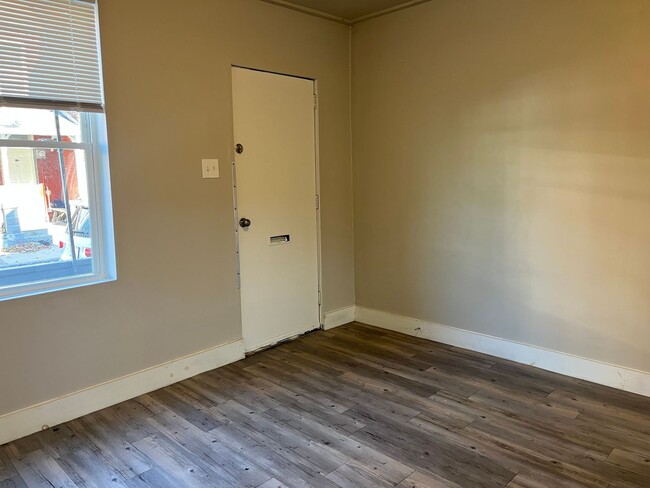 Building Photo - ACCEPTING SECTION 8 - 3 Bedroom 1 Bath Hom...