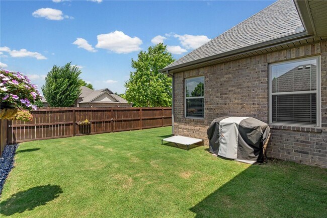 Building Photo - 5819 W Cane Hill Dr