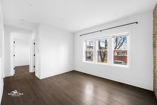 Building Photo - Recently Renovated Gorgeous Avondale Gem