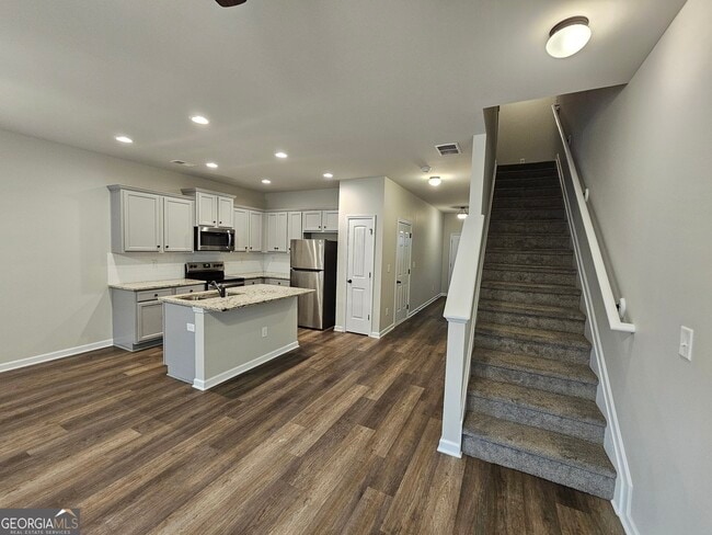 Building Photo - 6056 Oak Bend Ct