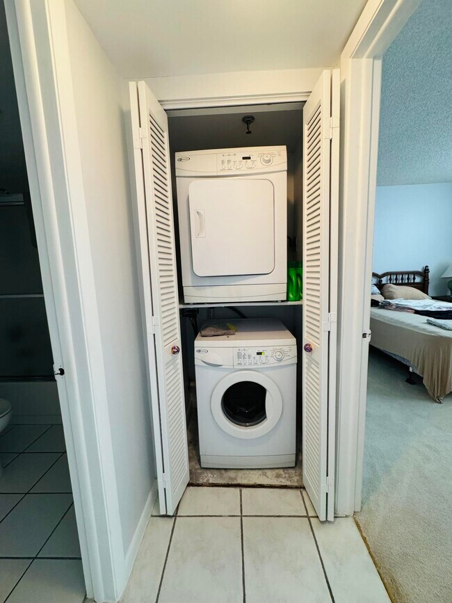 Building Photo - 2430 Deer Creek Country Club Blvd