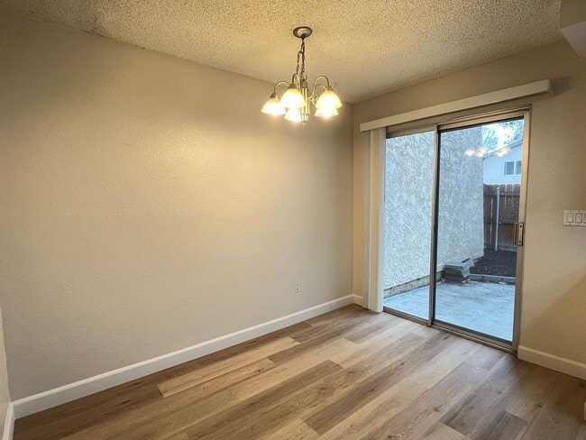 Building Photo - Spacious 2 bedroom, 1.5 bath townhouse for rent near UCR