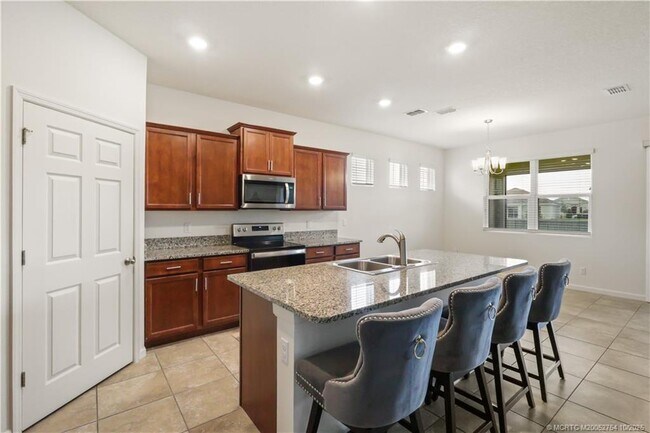 Building Photo - 10558 SW Toren Wy