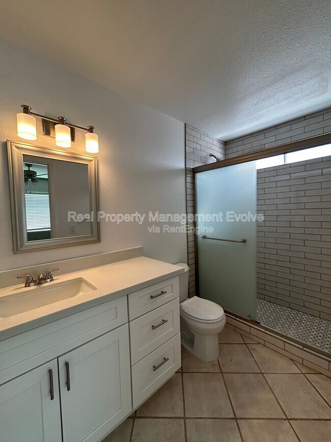 Building Photo - 3416 S Westfall Ave